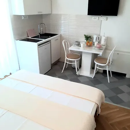 Studio Apartments Regina Bol Zimmer foto