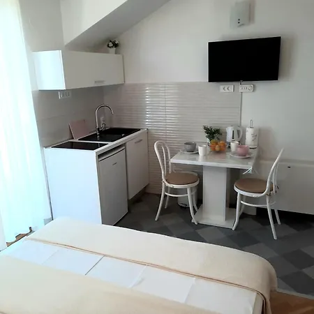 Studio Apartments Regina Bol Zimmer foto