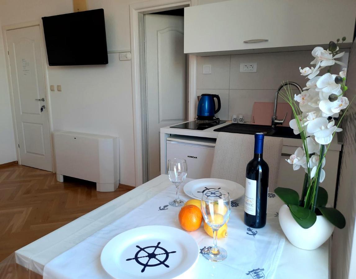 Regina Apartment *