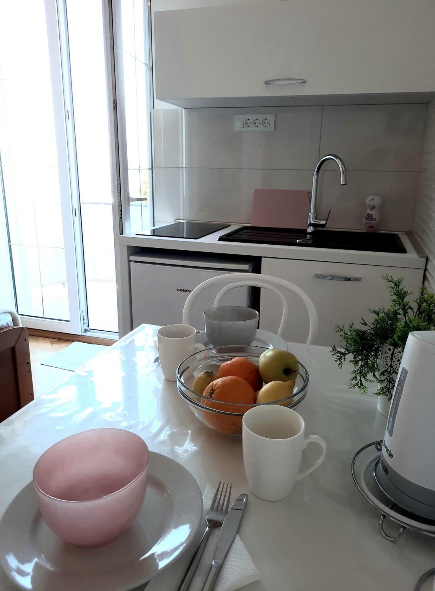 Regina Apartment *