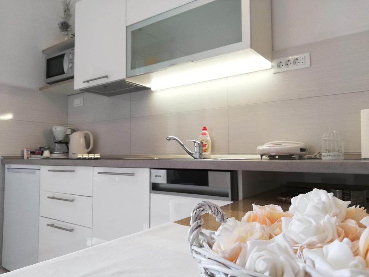 Regina Apartment *